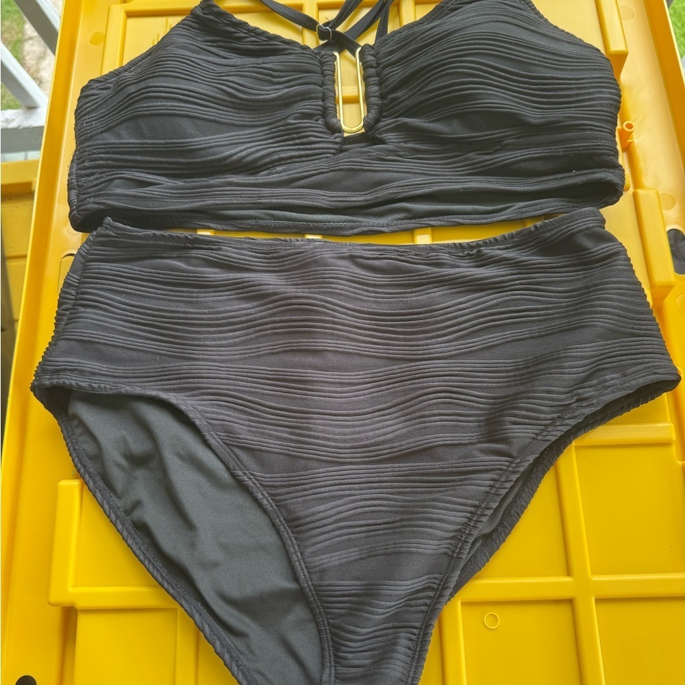 Black Ruched Bikini Set - Picture 3 of 9